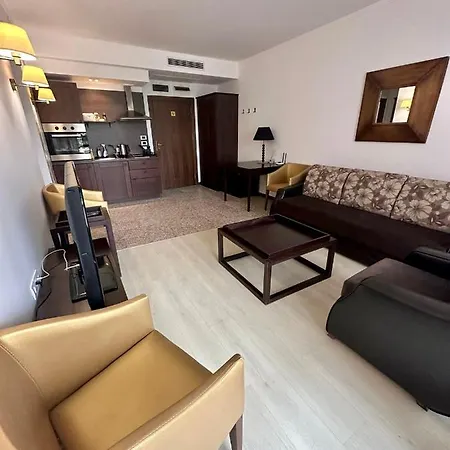 Апартамент Barcelo Royal -